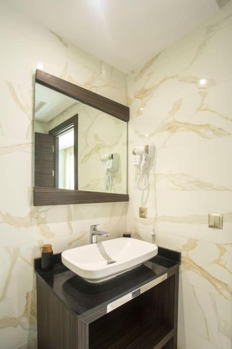 Urban Square F26 * Casablanca